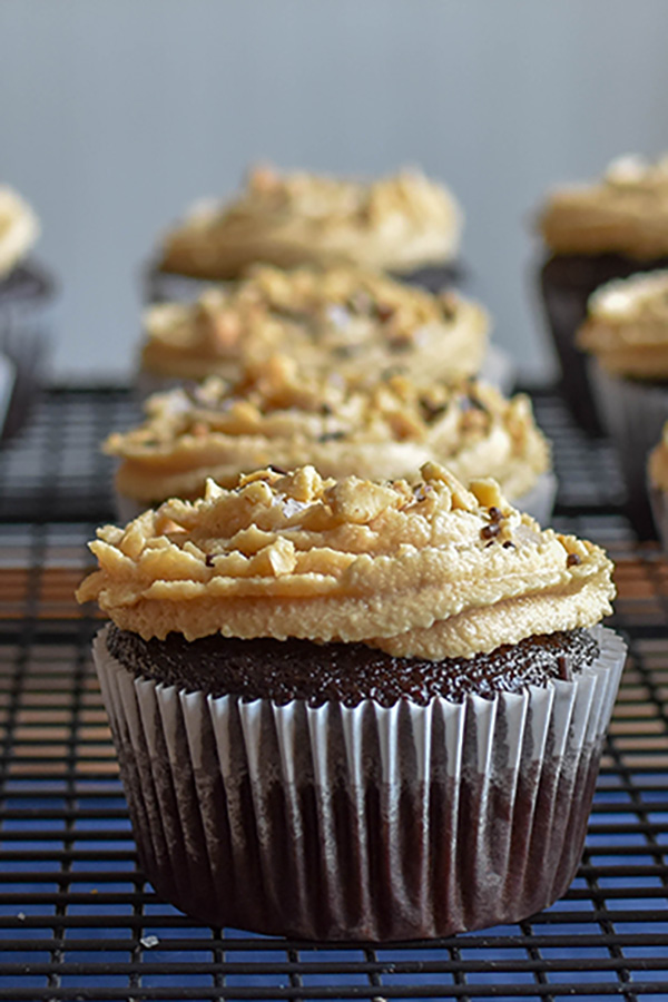 Column of chocolate Coca Cola cupcakes